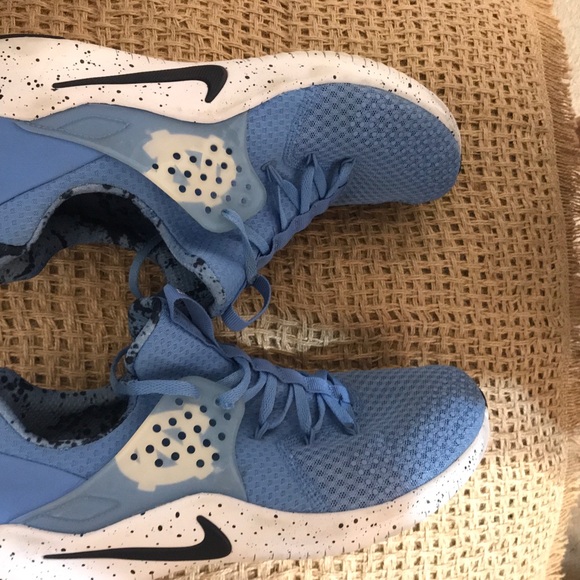 Nike Air Revolution rare Carolina UNC blue team edition shoes size 10.5 - Picture 4 of 10
